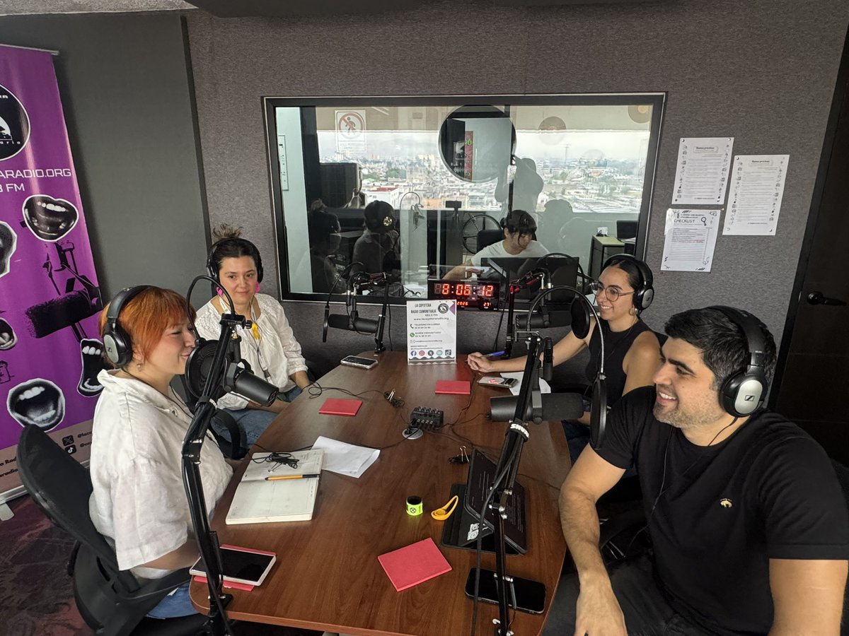 lacoyoteraradio's tweet photo. Conéctate a https://t.co/IU4EYg7BJI y sintoniza el 102.3 de FM, hablamos de #MovilidadUrbana en #Inercia
#EscuchaRadioComunitaria
#TuRadioNuestraRadio https://t.co/sbiclGNGij