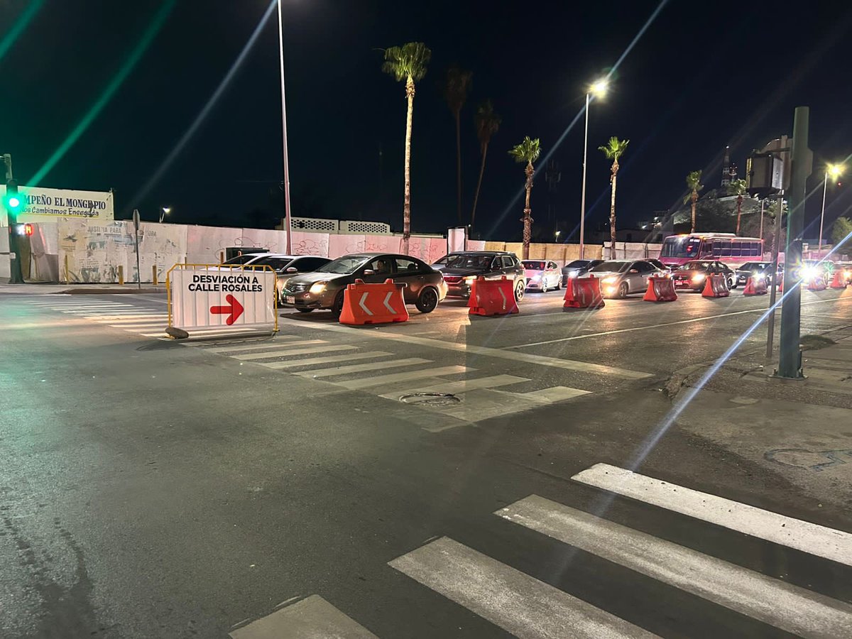 Policia_HMO's tweet photo. ⚠️ AVISO ViAL:🚧 Blvd. Luis Encinas y calle Rosales
Cierre a la circulación de norte a sur sobre la calle Rosales.
🚧 Pino Suárez y avenida Niños Héroes Cierre de carriles 1 y 2 de sur a norte en Pino Suárez para implementar contraflujo e incorporarse a la calle Rosales. https://t.co/kzTh3gMTHt