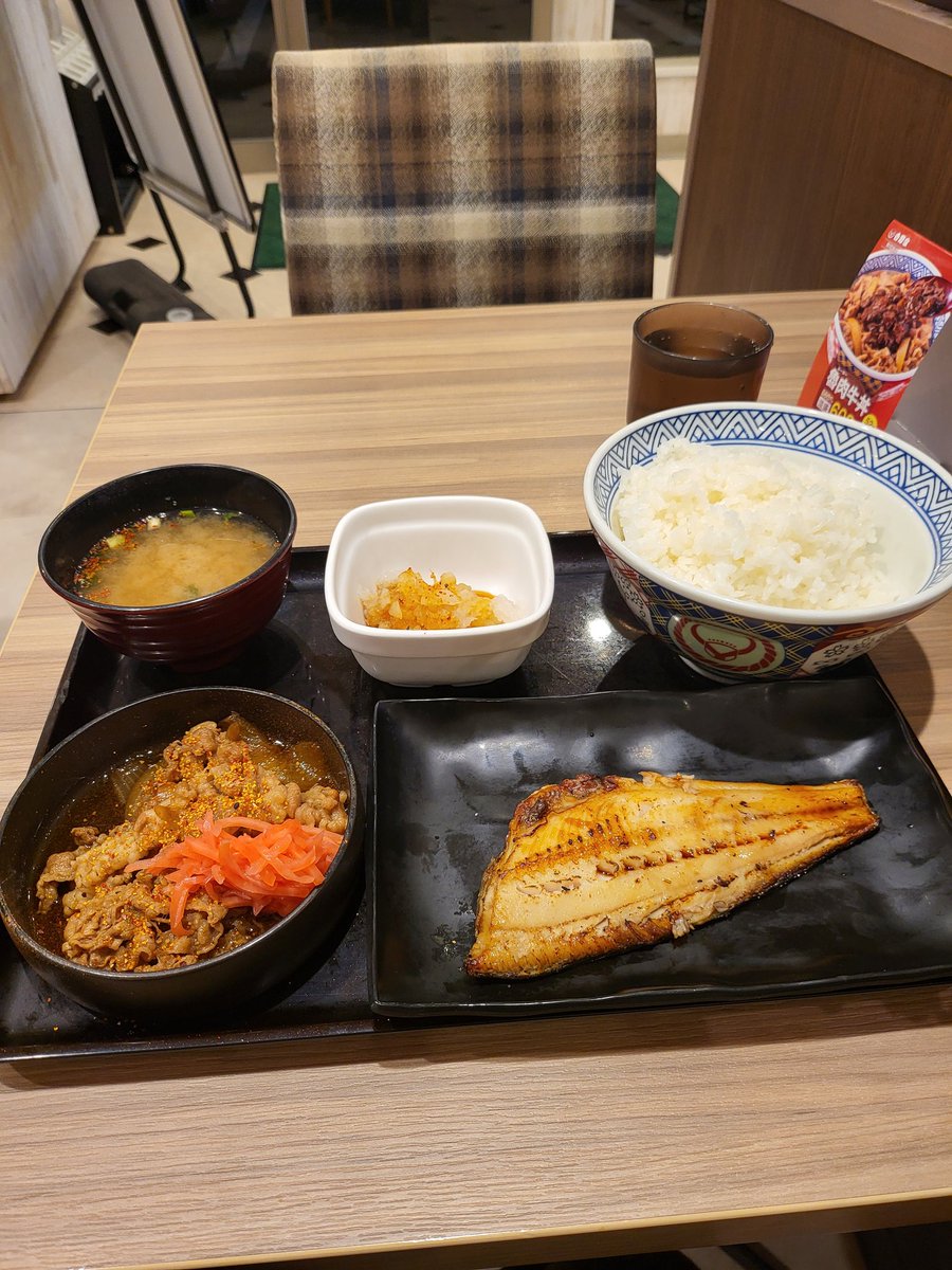 7連勝の晩飯。ホッケ牛皿定食