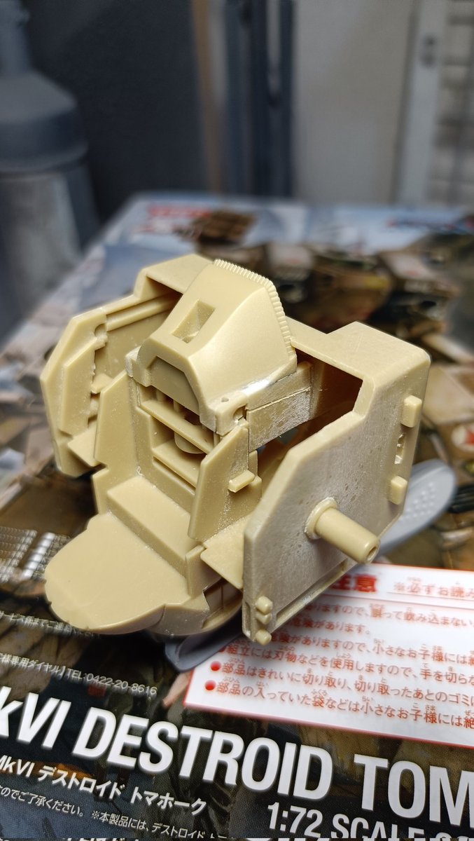 udesupa's tweet photo. WAVE1/72デストロイドトマホーク作成ちう。
頭部の合わせ目消しとミサイルハッチの後ハメをして、ボディの合わせ目消し。ミサイルハッチが擦れるので、クリアランス調整など、まあまあ歯応えあるキットですな。間に合えば応募しますん。
#マクロスモデラーズ製作
#デストロイドトマホーク https://t.co/4cDyMoqo60