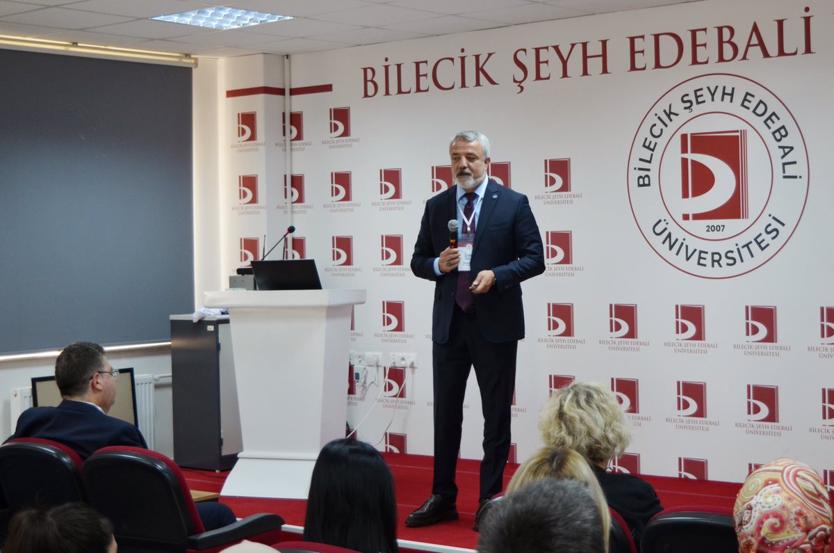 tduborgtr's tweet photo. Sayın Üyelerimiz,

Türkiye Sermaye Piyasaları Birliği ile üniversiteler arasındaki iş birliği kapsamında, Bilecik Şeyh Edebali Üniversitesi tarafından düzenlenen “3. Finans Günleri” etkinliğinin ikinci oturumuna Yönetim Kurulu Üyemiz Sayın Emrullah ACAR, Birliğimizi temsilen katılım sağlamıştır.

Sayın ACAR, “Türkiye’de Değerleme Faaliyetleri” başlıklı sunumunda; sektörün güncel durumu, uygulama alanları ve değerleme faaliyetlerinin sermaye piyasalarındaki önemine ilişkin değerlendirmelerini katılımcılarla paylaşmıştır.

Etkinliğin gerçekleştirilmesine sağladıkları katkı ve nazik davetleri için Sayın Prof. Dr. Feride Hayırsever Baştürk başta olmak üzere emeği geçen tüm akademik ve idari kadroya teşekkür ederiz.

Saygılarımızla,
Türkiye Değerleme Uzmanları Birliği