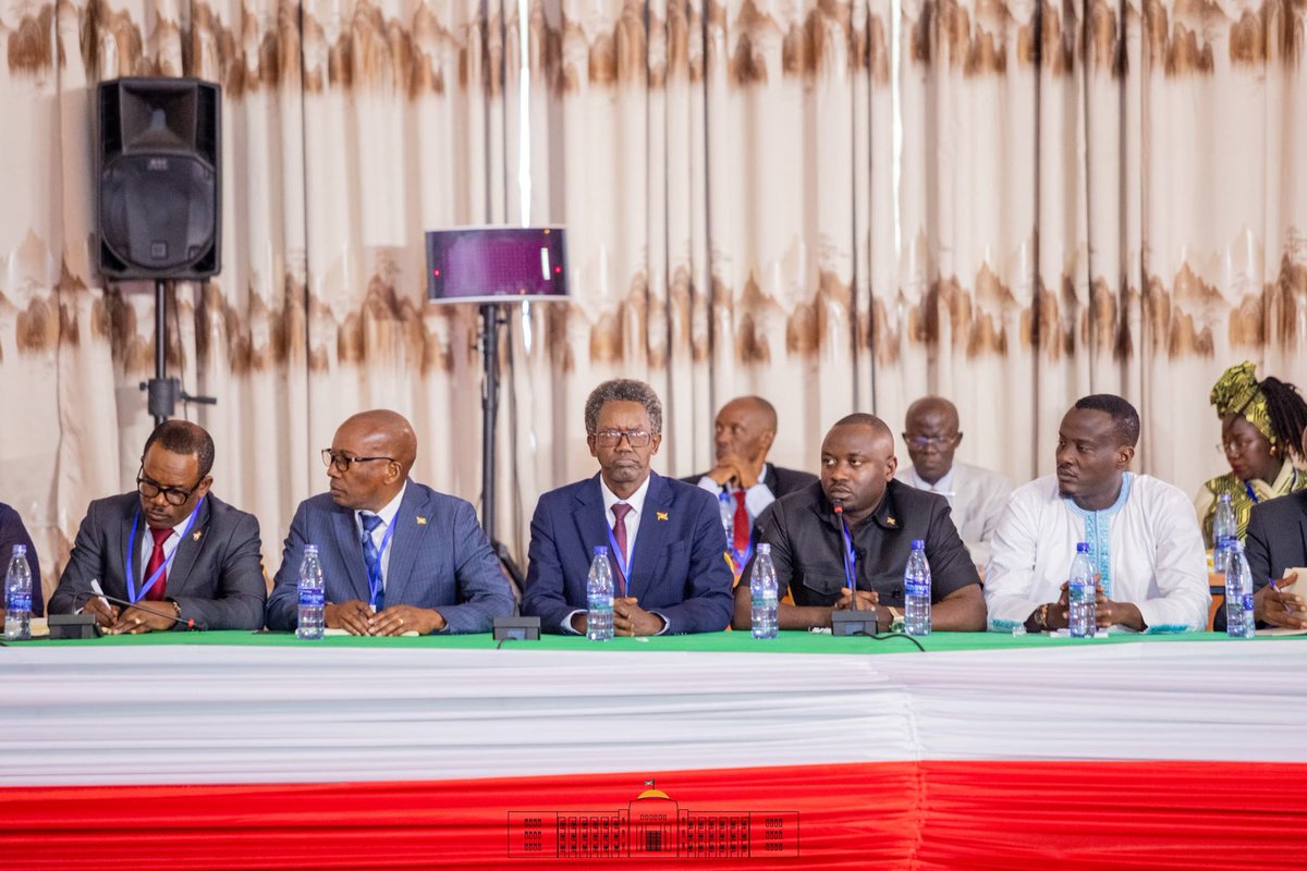 NtareHouse's tweet photo. En vue d'échanger sur les préoccupations des acteurs politiques par rapport à l'élection de  2027, SE @GeneralNeva réunit les partenaires électoraux au palais de Kiriri, dans un dialogue inclusif sous le thème: «Empruntons tous une même voie pour une élection sans faille ». https://t.co/xHMjeeITJy