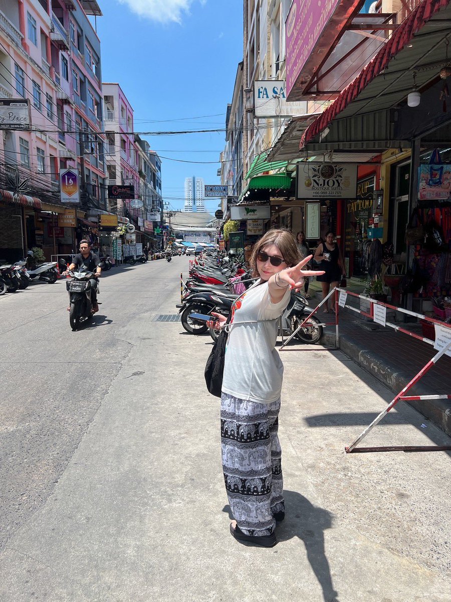a___ac0's tweet photo. 時差！会社からパートナーシップでも新婚旅行休みくれて特別休暇でタイ行ってきた🐘🇹🇭🐯もうすぐ1年だねーっ💍 https://t.co/ZHZWVHcAGU