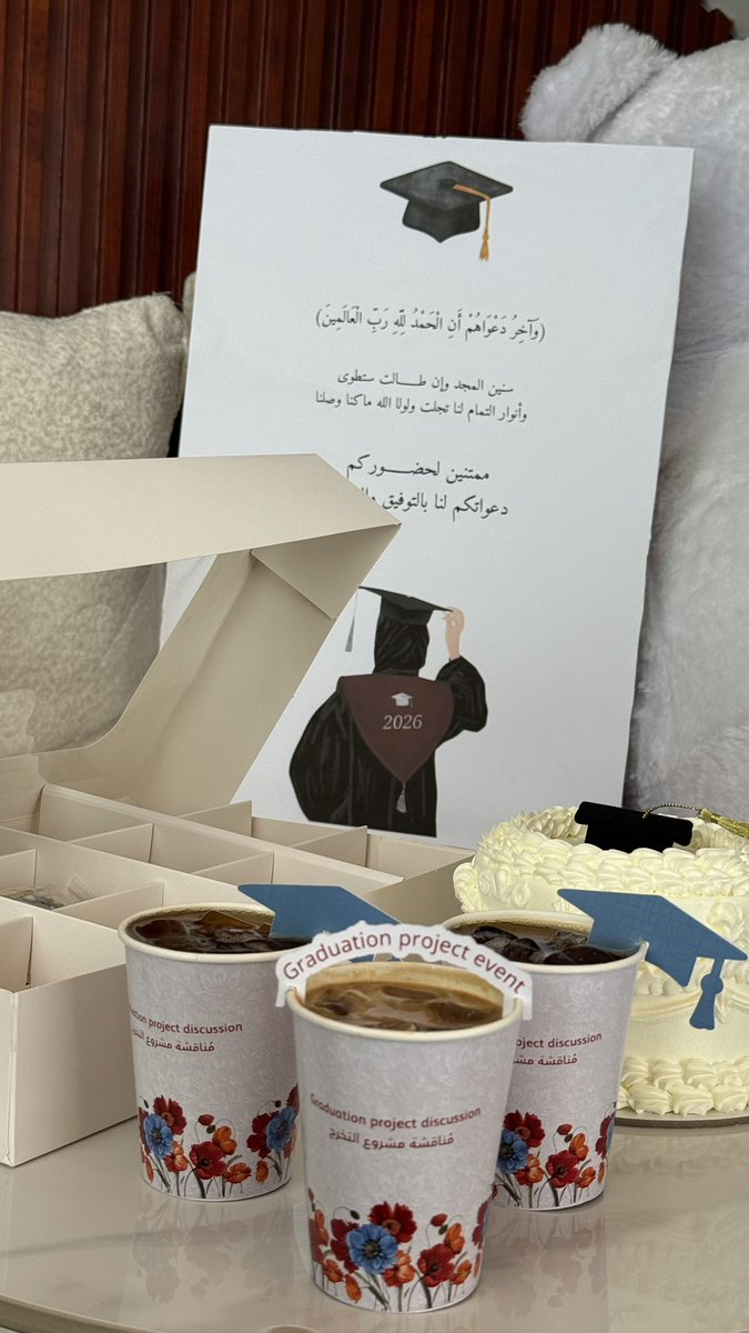 z6zo2's tweet photo. بِقدرِ الكدِّ تُكتسبُ المعالي
وَمن طَلب العُلا سَهر اللَّيالي
وَمن رامَ العُلا مِن غَير كدٍ
أضاعَ العُمرَ في طلبِ المُحالِ

وبكذا قفلنا ملف البكالوريوس 
بتخصص الاتصال الجماهيري/علاقات عامة 
الحمدلله على التمام❣️🎓. https://t.co/CTKCO0q3Cv