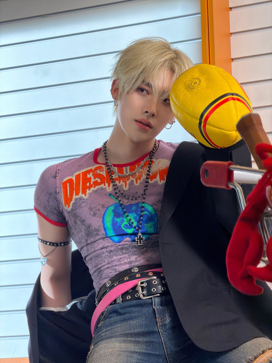 달 tweet media