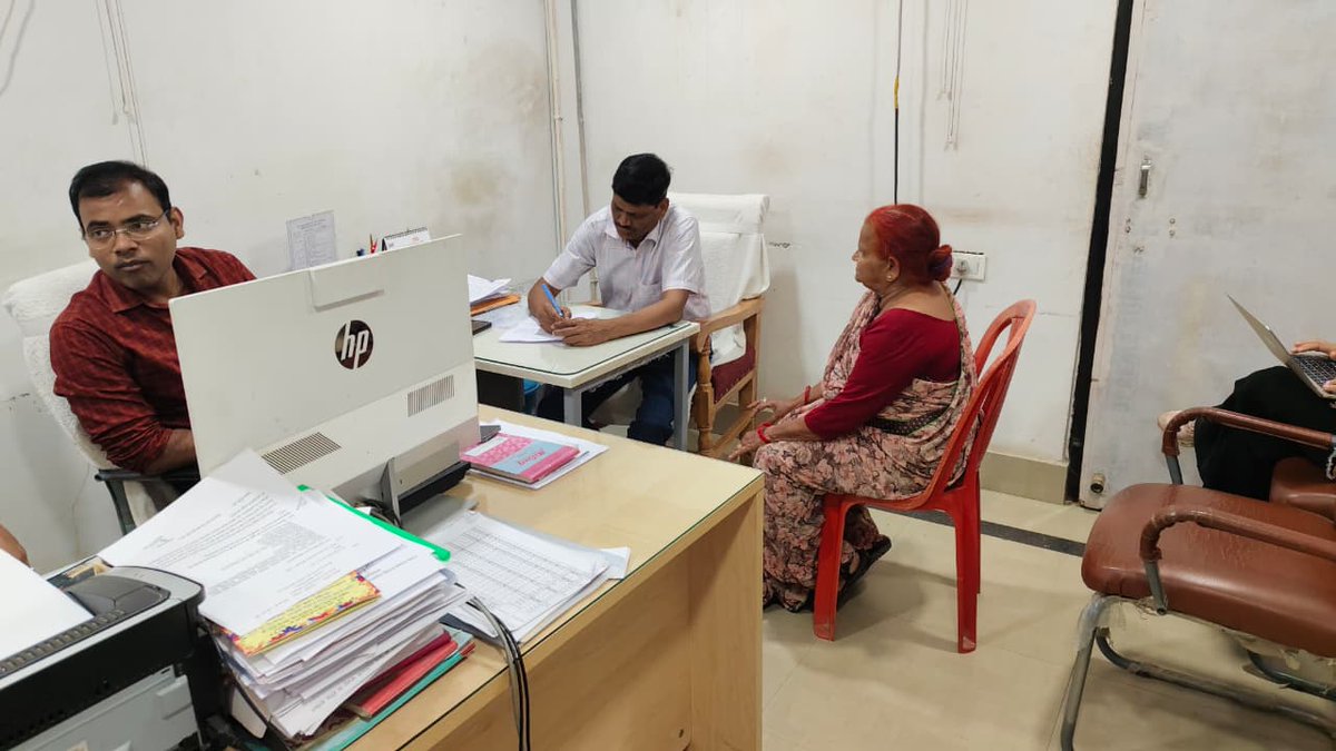 dmbhojpur's tweet photo. आज दिनांक 15 मई 2026 को जिला पदाधिकारी भोजपुर, श्री तनय सुल्तानिया के निर्देशानुसार अपर समाहर्ता, लोक शिकायत द्वारा ईज ऑफ लिविंग के तहत “जिला जनता दरबार” का आयोजन किया गया।
@officecmbihar 
@IPRDBihar 
@gadbihar https://t.co/pMYDp5KR8e