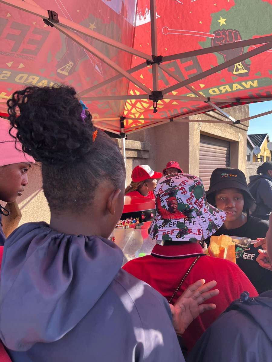 EFFGautengProv's tweet photo. 🚨In Pictures🚨

The EFF Ekurhuleni South Sub-Region conducted Mass Voter Registration Campaign at Sijabulile Senior Secondary School in Katlehong. 

#RegisterToVoteEFF  In The 2026 Local Government Elections On The Following Link: https://t.co/RdW8o1Zm4x https://t.co/B8eqPM8xzb