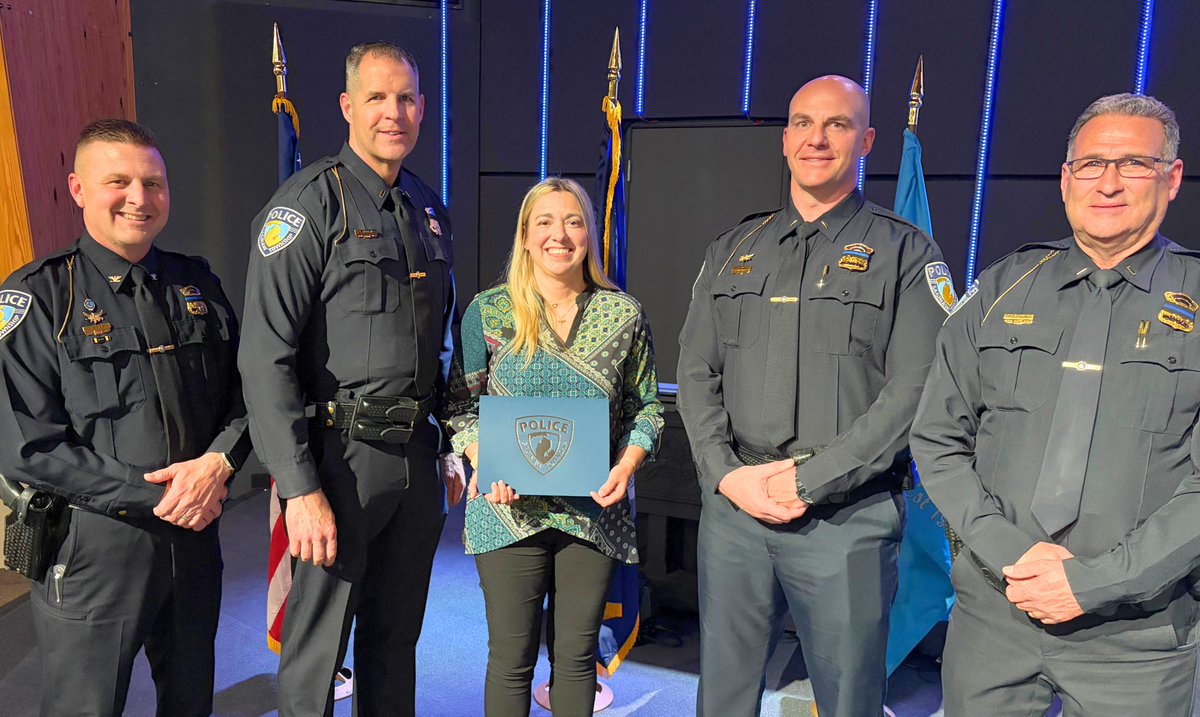 WeAreSTCS's tweet photo. The Saginaw Twp. Police Dept. honored STCS art teacher Lindsay Brown with the Unity in Service award for her volunteer work during the summer!  Ms. Brown coordinates Heritage students to volunteer &amp; provide face painting for children during a Pop Up Picnic and National Night Out! https://t.co/ucsCOT7Cvf