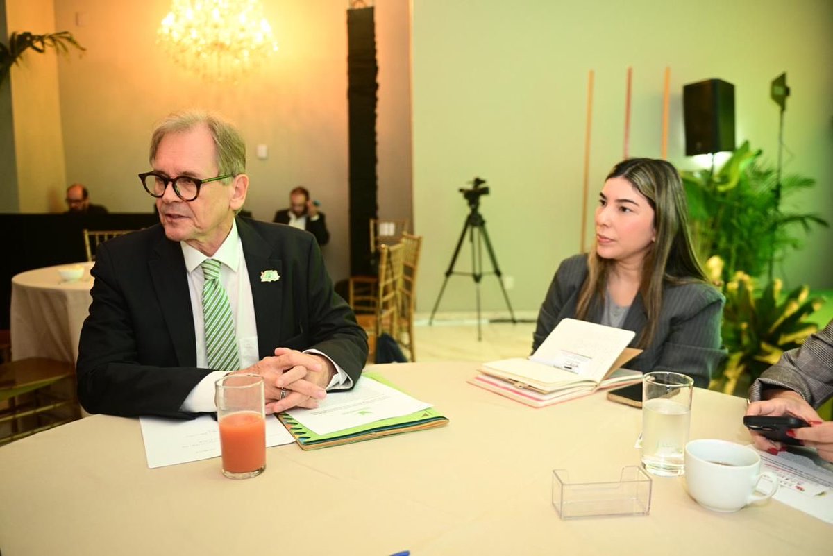 mailzaacre's tweet photo. O segundo dia do “Vem pro Acre”, no Rio de Janeiro, segue com rodadas de negócios e debates sobre agronegócio, indústria, turismo, logística, economia criativa e bioeconomia.

A expectativa é ampliar conexões e gerar novas oportunidades para o Acre. https://t.co/gqZ9NgawdU