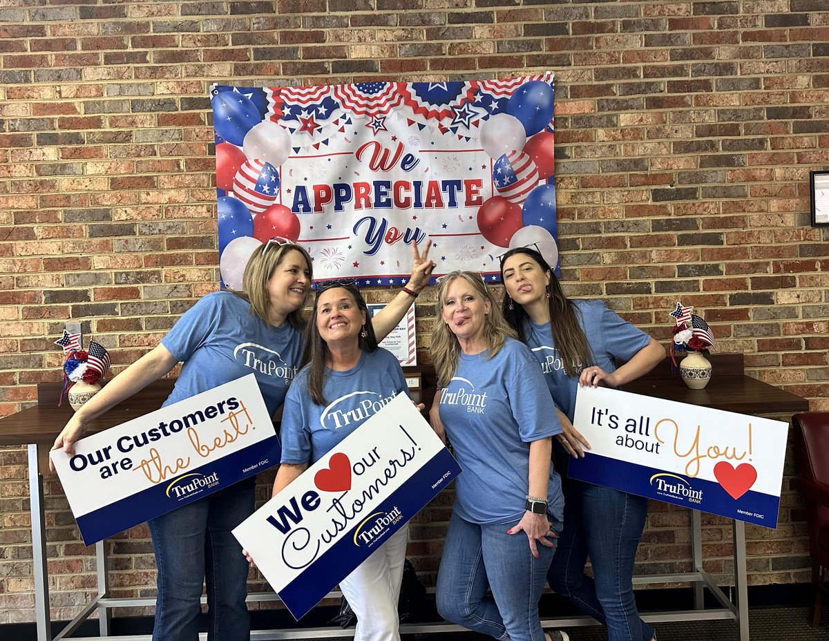 TruPointBank's tweet photo. Stars, stripes, and smiling faces at our St Paul office today! 🤩 We’re grateful for the customers we get to serve every day. Stop by your local TruPoint Bank and get in on the fun! 🇺🇸
#CustomerAppreciationDay #WeLoveOurCustomers 

Member FDIC https://t.co/E0tpHSpQeK