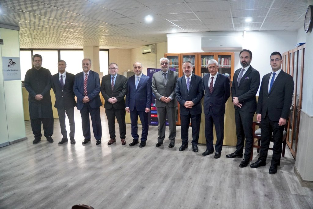 numanis's tweet photo. Pakistan’daki üçüncü gün temaslarımız kapsamında, ülkenin önde gelen araştırma odaklı yükseköğretim kurumlarından Quaid-i-Azam Üniversitesi ile düşünce kuruluşları @CISS_Islamabad ve @IPRI_Pak'ı ziyaret ederek Pakistan-Türkiye ilişkilerinin güçlendirilmesine yönelik değerlendirmelerde bulunduk.