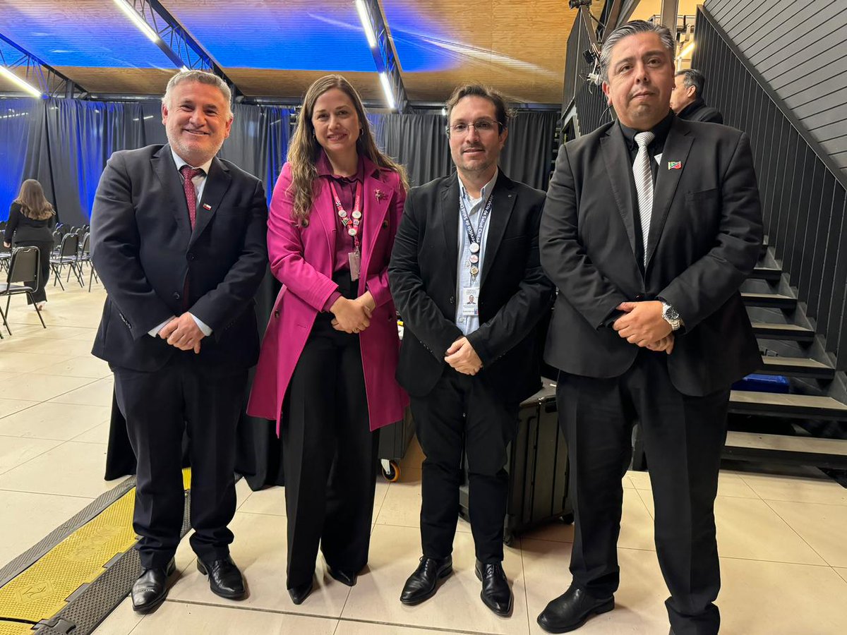 SaludChiloe's tweet photo. 👏El Gobernador Regional de Los Lagos, Alejandro Santana, rindió Cuenta Pública, instancia en la que participó el director del @SaludChiloe , Francisco Camilo,reafirmando el compromiso de continuar fortaleciendo el trabajo colaborativo en beneficio de las comunidades. https://t.co/YarY9mQaVp