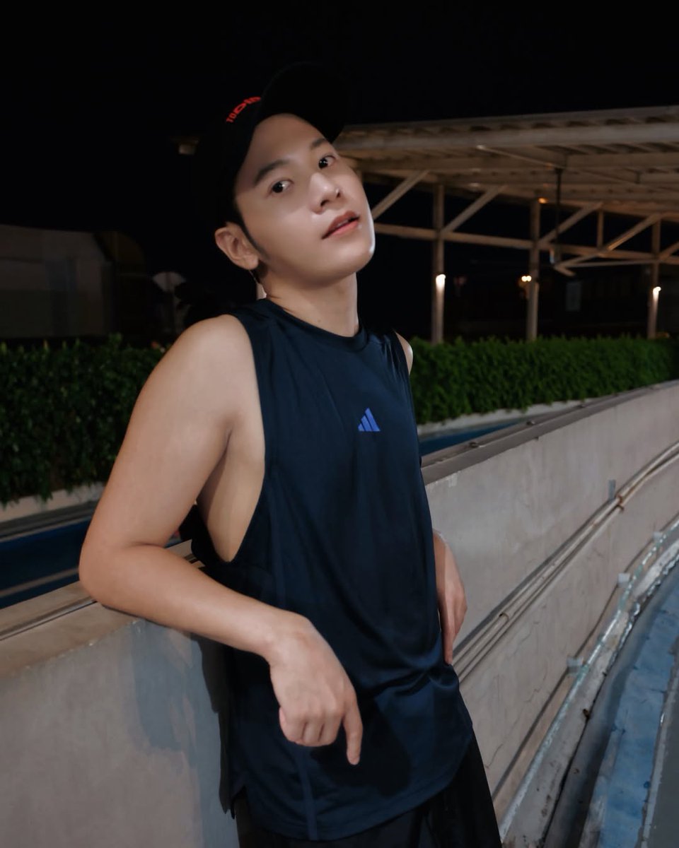 KRISTSINGTO TRENDS tweet media