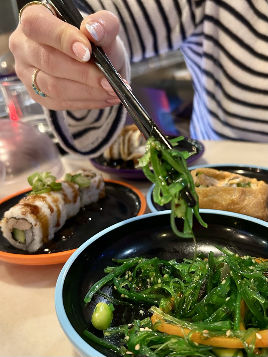 Princesshay's tweet photo. 3 ways to spend your Saturday with us

1. Finding the perfect spring outfit in Levis
2.  Grabbing lunch from the belt in YoSushi 
3. Choosing your favourite bath bomb in Lush

Princesshay is made for days like this 💕🌤️

#Saturday #Princesshay #Exeter https://t.co/pOm3SLXerU