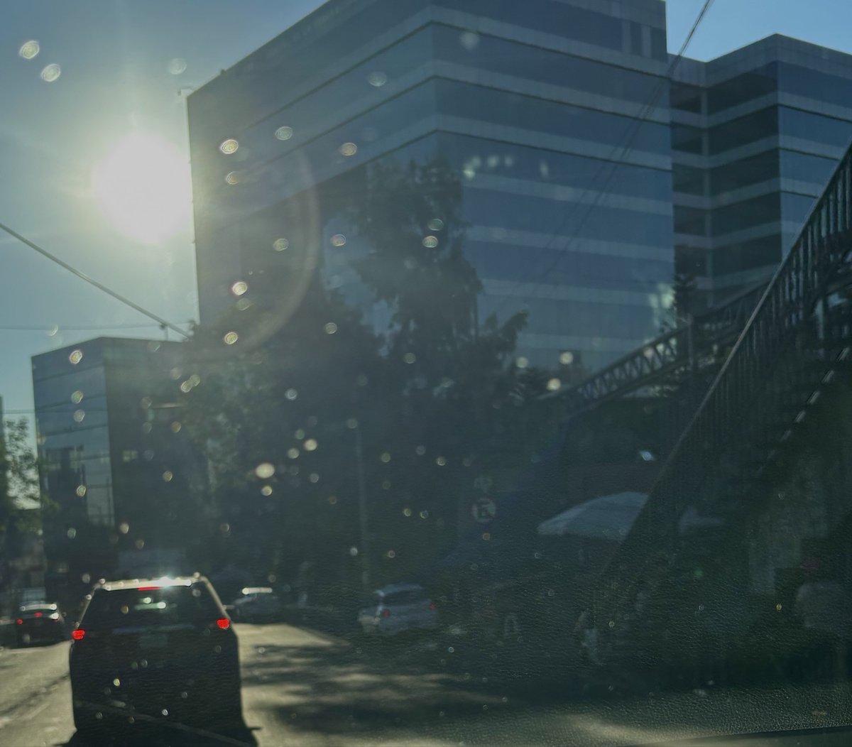 ichiric's tweet photo. @UCS_GCDMX @telediario @PabloVazC @MVSNoticias @MVSNoticias @ClaraBrugadaM @OVIALCDMX @TransitoCdMx @Gabyosoriohdz @TlalpanAl @adn40 @Reforma Picacho-Ajusco en Tlalpan, esq. pico de turquino, dirección periférico los que ocasionan el tránsito y hoy cerrados y súmenle esto https://t.co/O90FM0kuYC