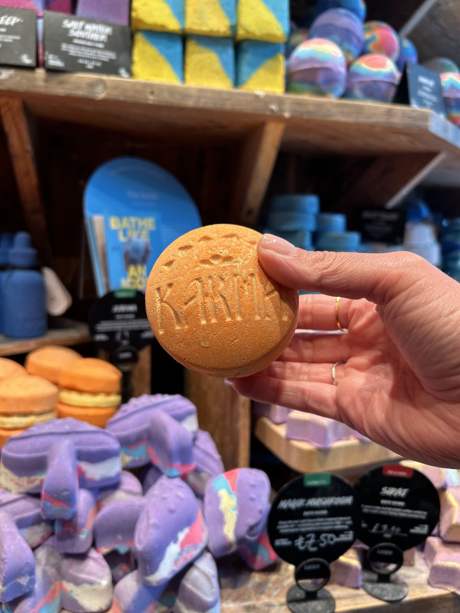 Princesshay's tweet photo. 3 ways to spend your Saturday with us

1. Finding the perfect spring outfit in Levis
2.  Grabbing lunch from the belt in YoSushi 
3. Choosing your favourite bath bomb in Lush

Princesshay is made for days like this 💕🌤️

#Saturday #Princesshay #Exeter https://t.co/pOm3SLXerU