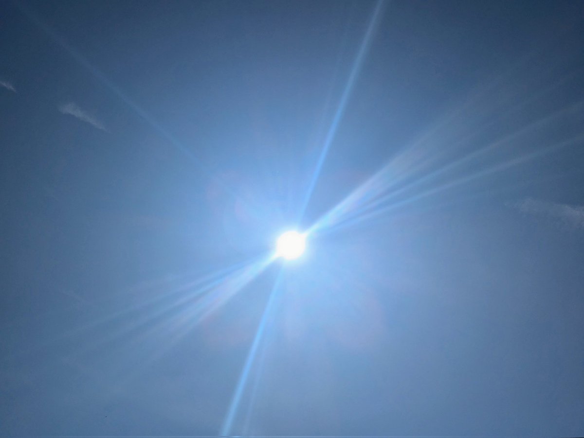 hideto_info's tweet photo. 空 雲 太陽

開運プロデューサー秀斗
開運占いの受付窓口＝カフェじぇみに
https://t.co/0alN51BZDN

#占い #占い師
開運占い 開運鑑定
スピリチュアル
カウンセリング
カフェじぇみに
#開運プロデューサー秀斗
#俳優 #三浦秀斗
                 https://t.co/S9XQtxaKP5 https://t.co/E7JC0Xbdxf