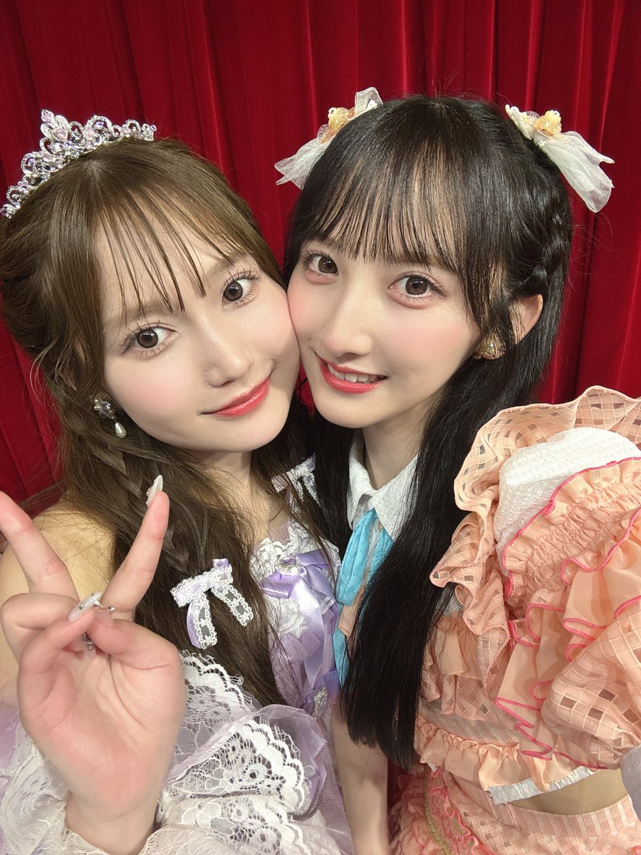 ayamin_112's tweet photo. #鈴木くるみ卒業公演 
どんな時も前を向き続け
いつも笑顔と優しさをくれたくるみ🐸💖
私たちにしか分からないツボで
いーっぱい笑ったね！！！
初期の頃はずっと姉妹みたいだったけど
今も変わらず家族でありずっと心友です😌🌸
何かあったら飛んでいくしずっと味方！
大好きだよう！おめでとう💐💜🤍 https://t.co/NNC8Du41BW