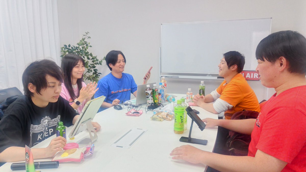 しん tweet media