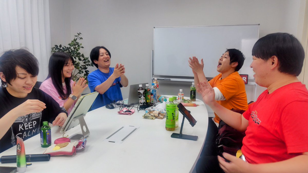 しん tweet media
