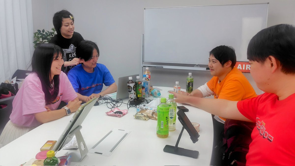 しん tweet media