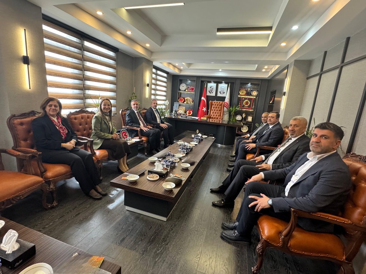 irfancelikaslan's tweet photo. 📍ŞEHİTKAMİL

Grup Başkanvekilimiz Sayın Abdulhamit Gül, Milletvekilimiz Sayın Derya Bakbak, İl Başkanımız Sayın Fatih Muhaddis Fedaioğlu, Karkamış Belediye Başkanımız Sayın Mustafa Güzel, Büyükşehir Belediye Başkan Yardımcımız Sayın Feray Yılmaz ve teşkilat mensuplarımız ile birlikte Gaziantep İl Tarım ve Orman Müdürü Sayın İbrahim Sağlam’ı ziyaret ettik.

Nazik misafirperverlikleri için teşekkür ediyor, çalışmalarında kolaylıklar diliyorum.

@abdulhamitgul 
@deryabakbak27 
@fmfedaioglu 
@AKPartiG_Antep