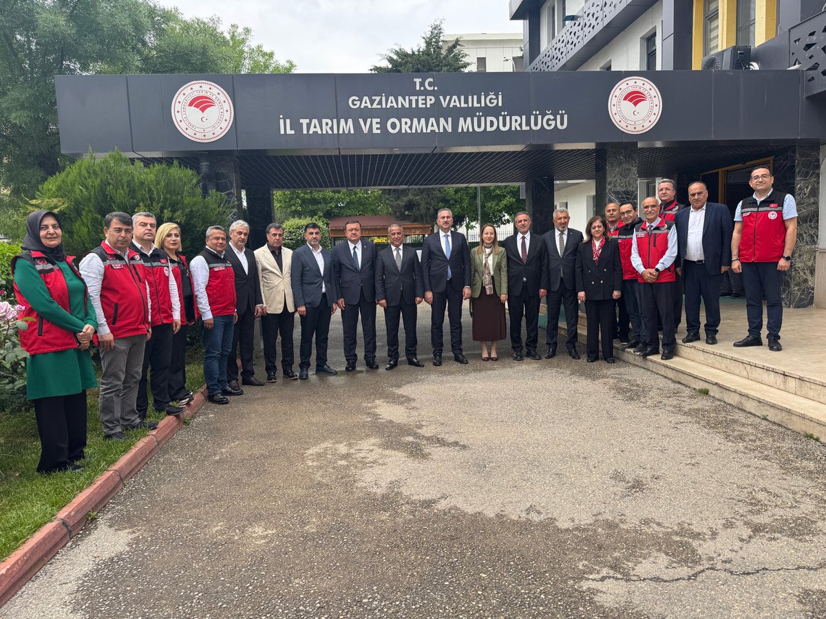 irfancelikaslan's tweet photo. 📍ŞEHİTKAMİL

Grup Başkanvekilimiz Sayın Abdulhamit Gül, Milletvekilimiz Sayın Derya Bakbak, İl Başkanımız Sayın Fatih Muhaddis Fedaioğlu, Karkamış Belediye Başkanımız Sayın Mustafa Güzel, Büyükşehir Belediye Başkan Yardımcımız Sayın Feray Yılmaz ve teşkilat mensuplarımız ile birlikte Gaziantep İl Tarım ve Orman Müdürü Sayın İbrahim Sağlam’ı ziyaret ettik.

Nazik misafirperverlikleri için teşekkür ediyor, çalışmalarında kolaylıklar diliyorum.

@abdulhamitgul 
@deryabakbak27 
@fmfedaioglu 
@AKPartiG_Antep
