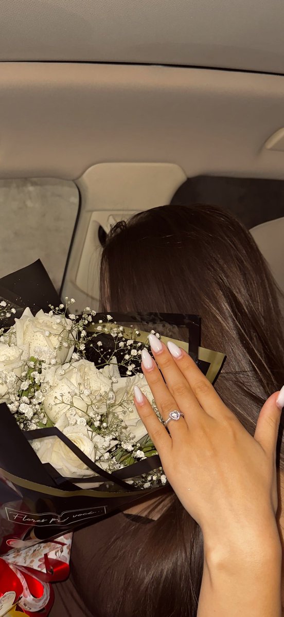djtheuzzl's tweet photo. o "sim" é oq resume a nós, não poderia escolher outra pessoa pra compartilhar e confiar minha vida. nunca tinha me imaginado pedindo alguém em casamento e esse momento finalmente chegou, e estou muito feliz com essa nova fase e em ser seu noivo! Eu te amo muito minha noiva! 🤍 https://t.co/lkOQT9r54r