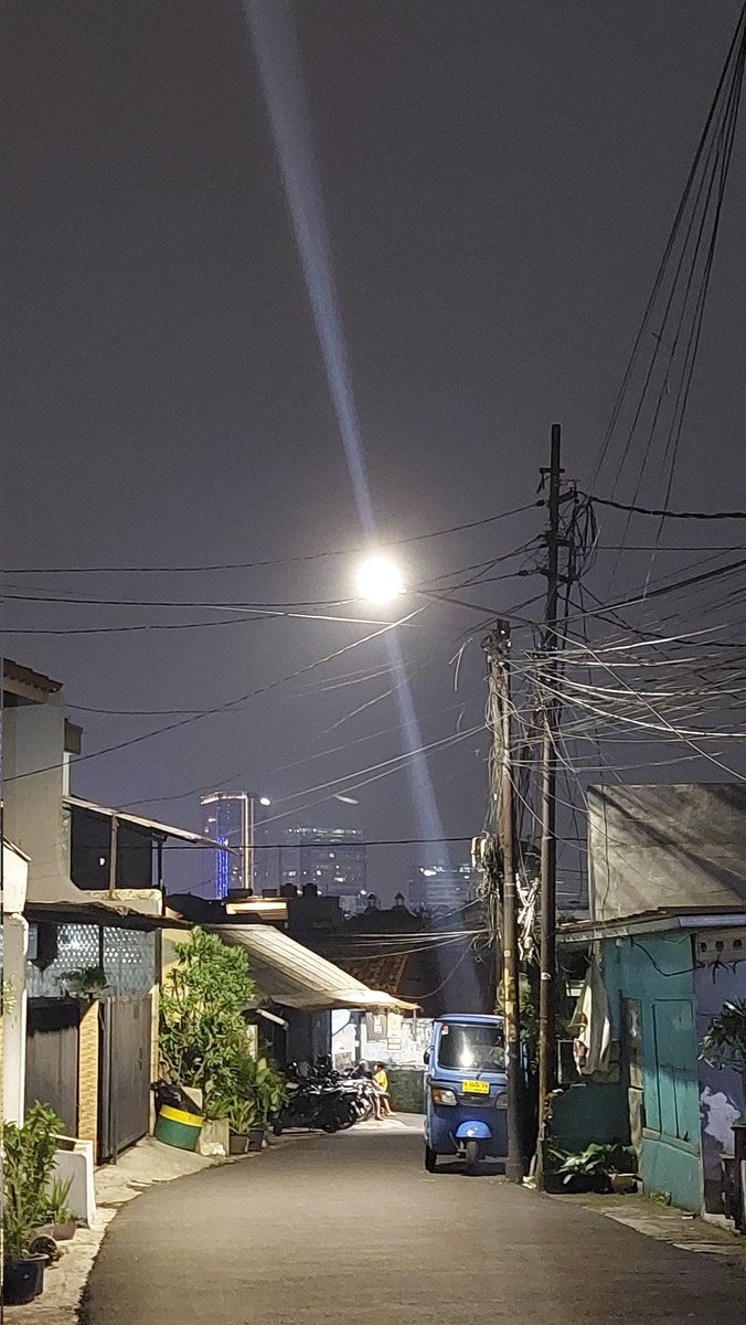 puadudins's tweet photo. @zoelfick Hidup baru malam hari https://t.co/4HauCIVK5b