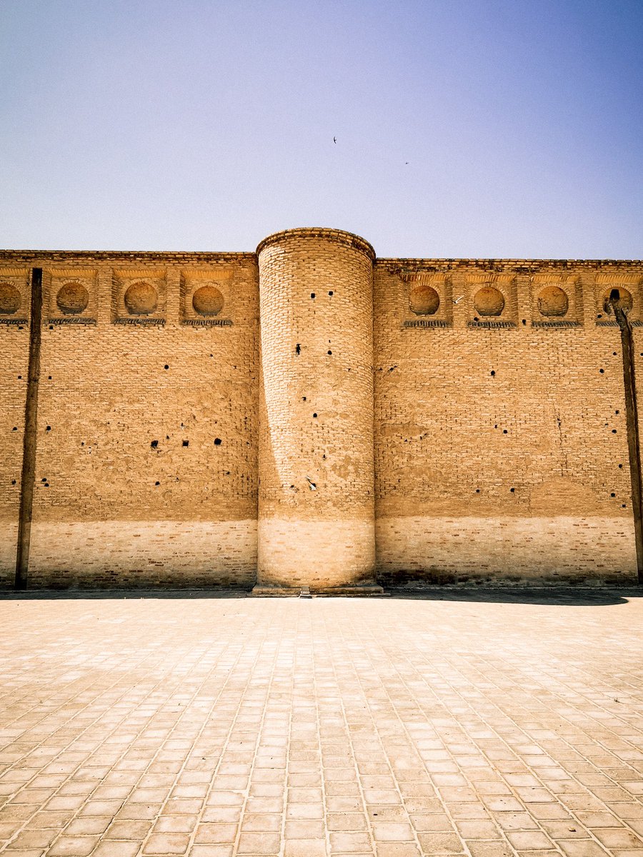 iraq_yalla's tweet photo. Once the largest mosque in the Islamic world, this place reflects the architectural vision of the Abbasid Caliphate at its peak.
The famous spiral tower, known as Al-Malwiya, was designed in a unique helical form rarely seen anywhere else in history.
مدينة سامراء
#samarra #iraq https://t.co/H1ni1tcln7