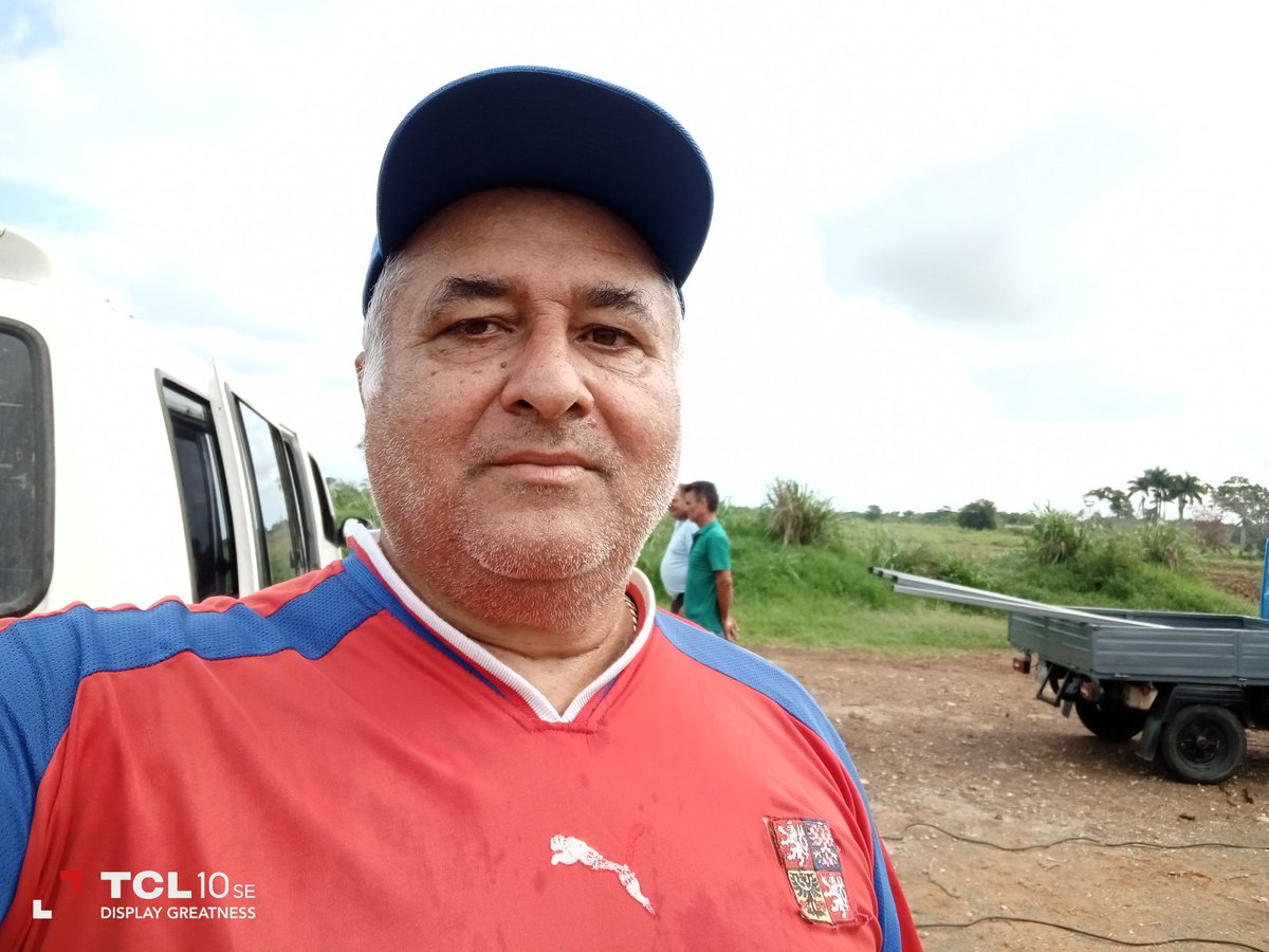 JosDani74772858's tweet photo. Trabajo en la finca de autoconsumo administrada por la emserva, limpieza de areas, techado de la facilidad temporal y preparacion de la tierra, si se puede, resistiremos y venceremos, patria o muerte, jamas nos rendiremos https://t.co/L08wGuqvnq