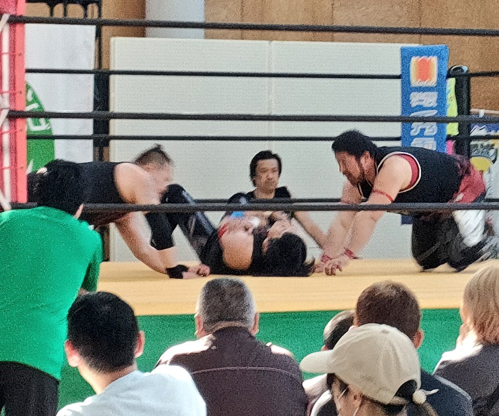 Saaki21987422's tweet photo. 5.10 プロレスリングDEWA@新庄
〈メインイベント➁〉
#デワプロ
#DPW
#SINDICATE https://t.co/e3o9ODNgUi