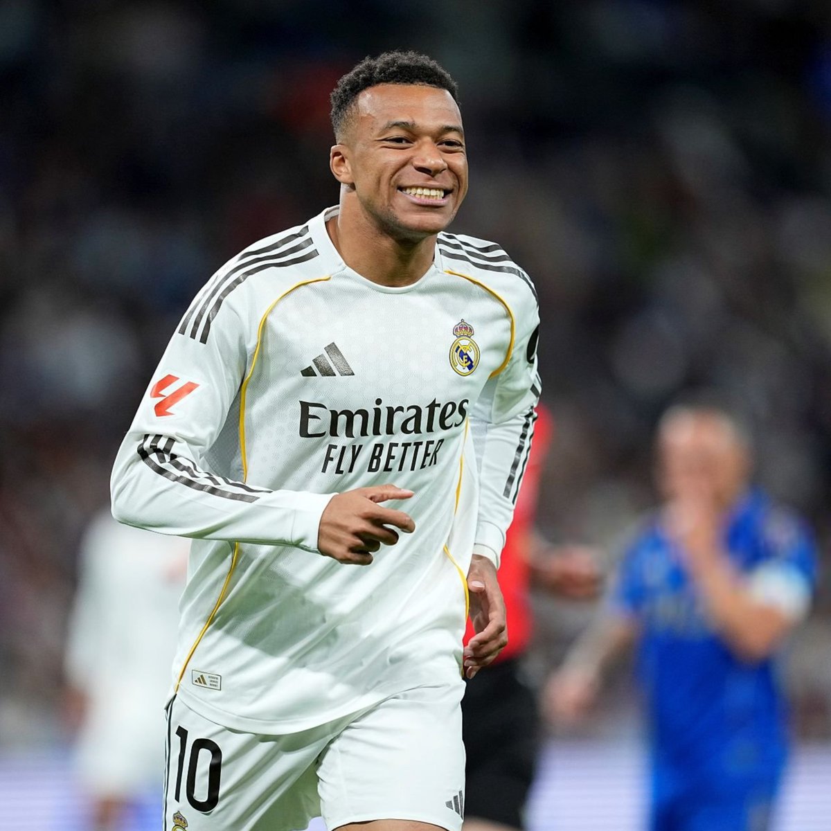 lnstantFoot's tweet photo. 🚨🚨 𝗟𝗘 𝗥𝗘𝗔𝗟 𝗠𝗔𝗗𝗥𝗜𝗗 𝗖𝗢𝗡𝗦𝗜𝗗𝗘̀𝗥𝗘 𝗠𝗕𝗔𝗣𝗣𝗘́ 🇫🇷 𝗖𝗢𝗠𝗠𝗘 𝗨𝗡 𝗝𝗢𝗨𝗘𝗨𝗥 𝗖𝗟𝗘́ 𝗠𝗔𝗜𝗦 𝗣𝗔𝗦 𝗜𝗡𝗧𝗢𝗨𝗖𝗛𝗔𝗕𝗟𝗘 ! 😳🤍

Le club prend les cas de Cristiano Ronaldo 🇵🇹 et Sergio Ramos 🇪🇸 comme exemple.

(@jfelixdiaz) https://t.co/VCfuURuEk6