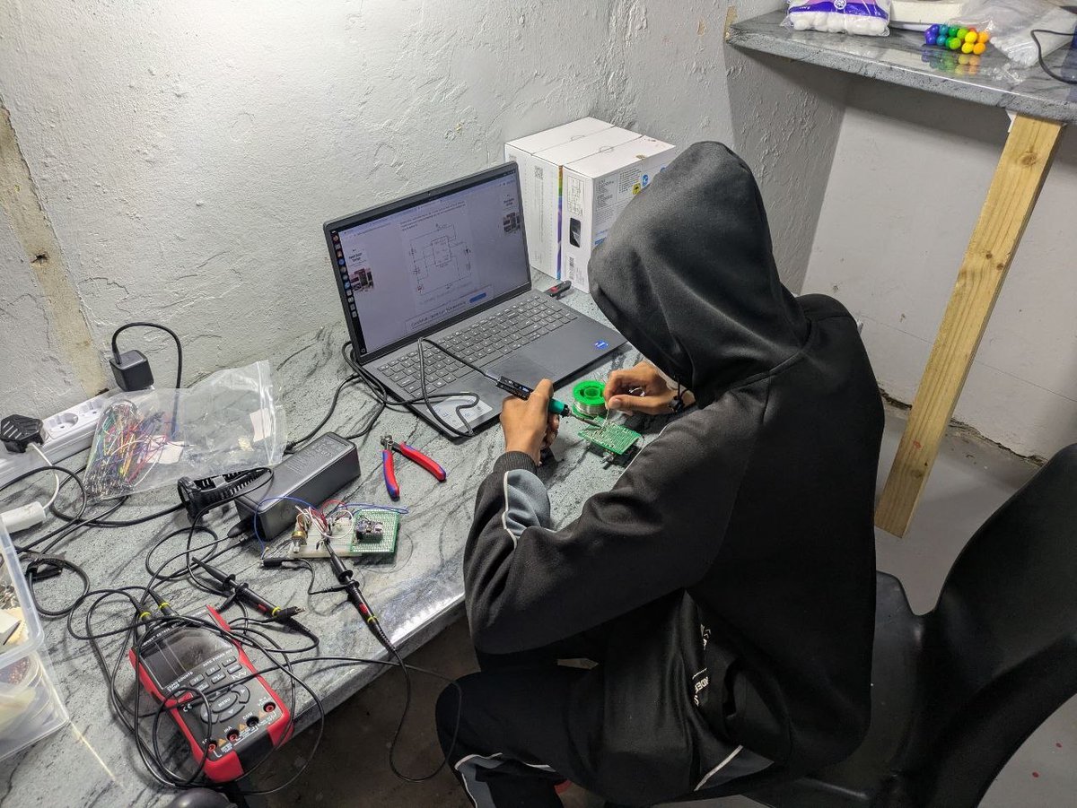 Sluslami's tweet photo. Some lessons aren't taught in a classroom. Watching Milani walk through bad weather just to show up at the Ekasi Center reminded me why this work matters. Consistency is the key. Keep going, young man.💪 https://t.co/h4WFvlszqb