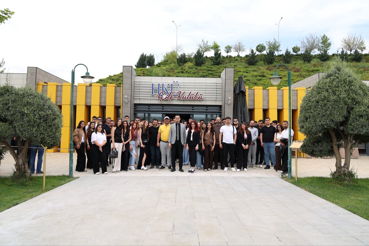 hkunv's tweet photo. Hasan Kalyoncu Üniversitesi olarak, 13 farklı ilden kampüsümüze gelen aday öğrencilerimizi üniversitemizde ve şehrimizde ağırlamaktan büyük mutluluk duyduk. 💙

Kampüs turu kapsamında öğrencilerimiz; fakültelerimizi, uygulama alanlarımızı ve sosyal yaşam alanlarımızı yakından tanıma fırsatı bulurken, akademisyenlerimizden bölümlerimiz hakkında detaylı bilgiler aldı. 🏫📚

Gaziantep Hayvanat Bahçesi ve Panorama 25 Aralık Müzesi gezileriyle ise öğrencilerimize şehrimizin kültürel ve sosyal zenginliklerini keşfetme imkânı buldular. 🏛️

#HKÜ #hkunv #HasanKalyoncuÜniversitesi #HküHerYerde #KampüsTuru #ÜniversiteTanıtımı #Gaziantep #TercihDönemi #GeleceğiniKeşfet