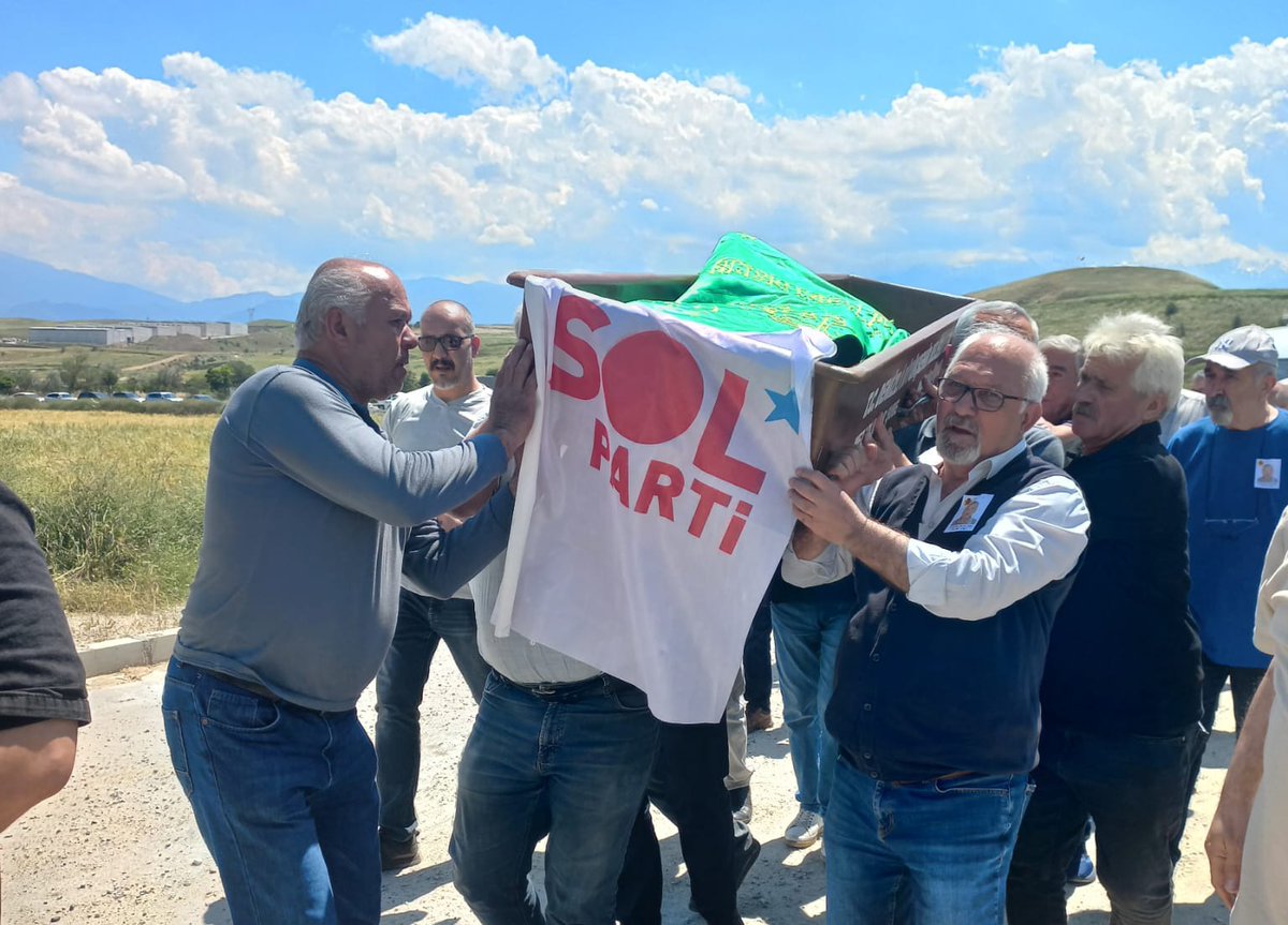 SolPartiDenizli's tweet photo. Denizli'nin yiğit devrimci evladı,  ömrü devrimci mücadeleyle geçmiş, ÖDP Muğla kurucularından, 
yıllarca özveriyle Muğla ÖDP İl Başkanlığını yapmış, 
Devrimci Yolun sıra neferi Hasan Pilgir yoldaşımız uğurladık… https://t.co/NF1bweL1T8