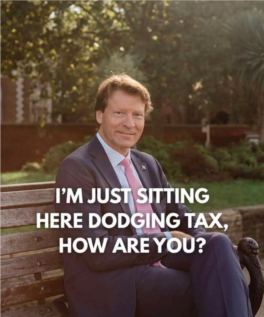 brizzleboy's tweet photo. @NotFarLeftAtAll Who isn't bent in the commons? Or is it the reform business - it's not a political party remember,it's a registered business,have better advisers than anyone else? The con man farage has now said he got a present of £5 mill for brexit over 27 years? 🤣 https://t.co/LKLSffxBux