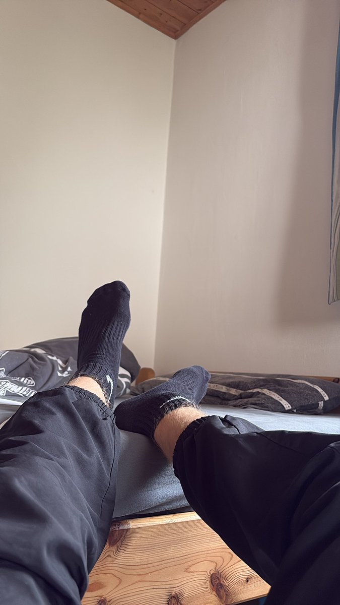 Master_Matttt's tweet photo. You wish you could smell them, don’t you ? 😈#feet #master #str8 #blacksocks #dms #domination https://t.co/PaqFaA8k1c