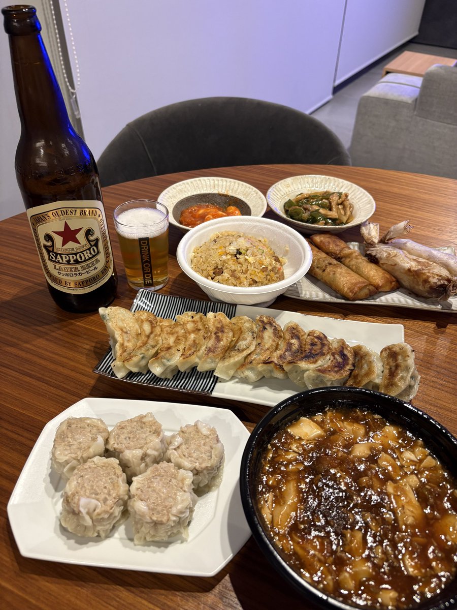 mayu3108per's tweet photo. 中華テイクアウトしたので瓶ビールも買ってきました

1週間お疲れさまでした！ https://t.co/xoCNpigbo2