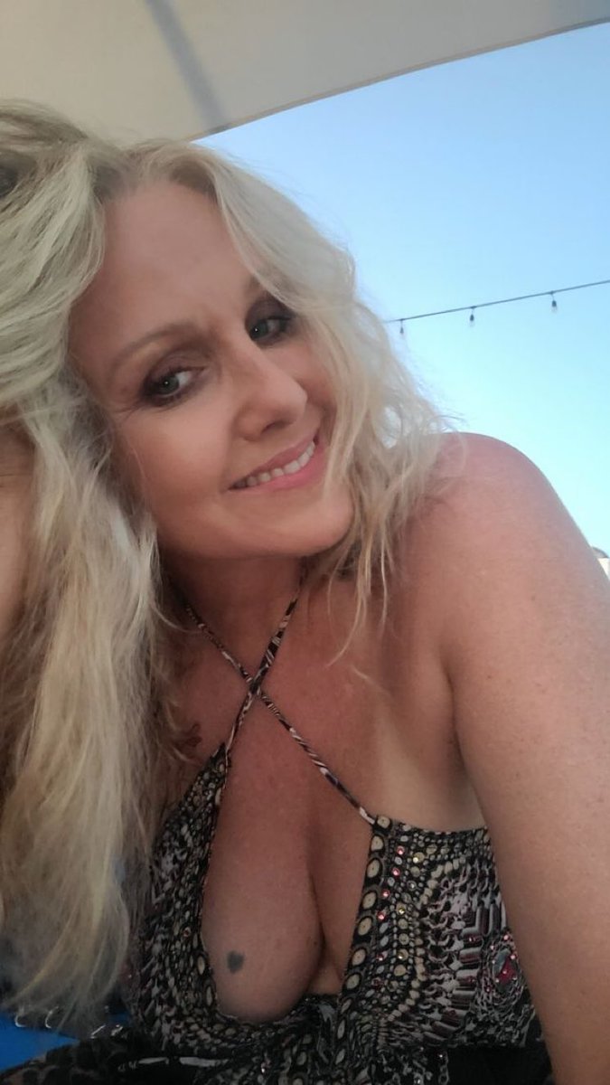 julia Ann tweet media