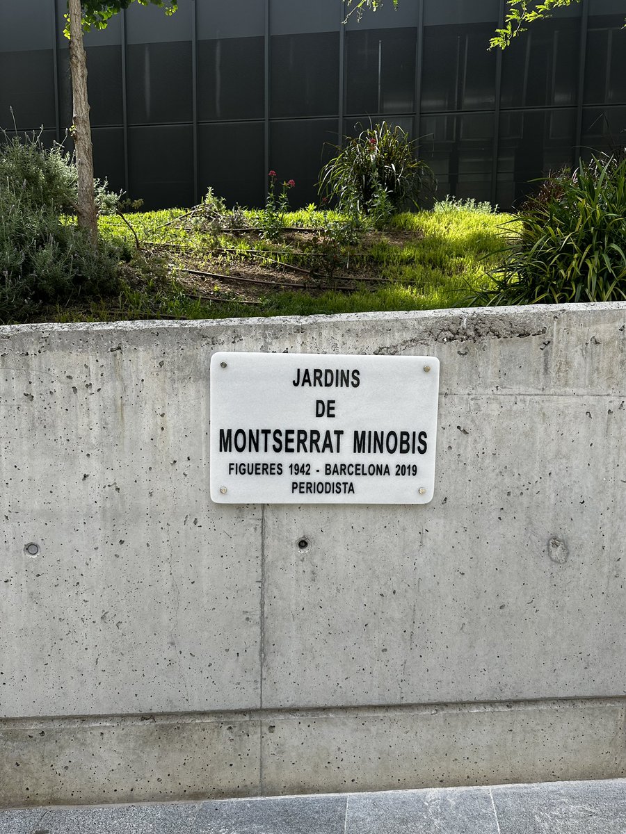 radio4_rne's tweet photo. 🌹 L’interior d’illa del carrer Casp, 13 es converteix avui en els “Jardins de Montserrat Minobis”!

➡️ @bcn_ajuntament reconeix el llegat de la periodista de Ràdio 4 a les 17 h. https://t.co/jBMrCkjNJO