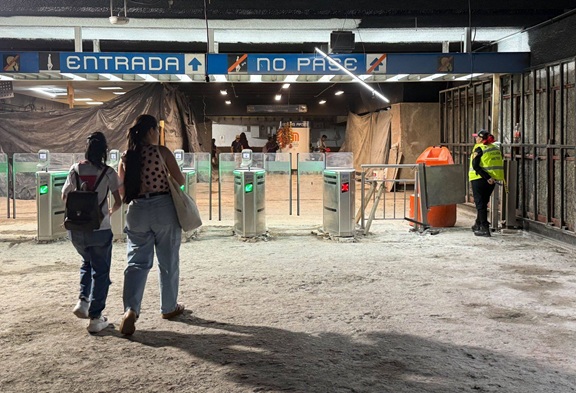 Mueveteyfoto's tweet photo. EN 15 DÍAS DEBEN ESTAR LISTAS, Obras en Línea 2 #Metro avanzan a marchas forzadas; pasajeros dudan que estén a tiempo, con motivo del #mundialdefútbol en Deliciosa #CDMX, ojo China Oceanía Guatemala 24 #DíaDelMaestro La UIF #OnlyFriendsDreamOnFinalEP

👉 https://t.co/97Zn5YAWwN https://t.co/IX95B707sY