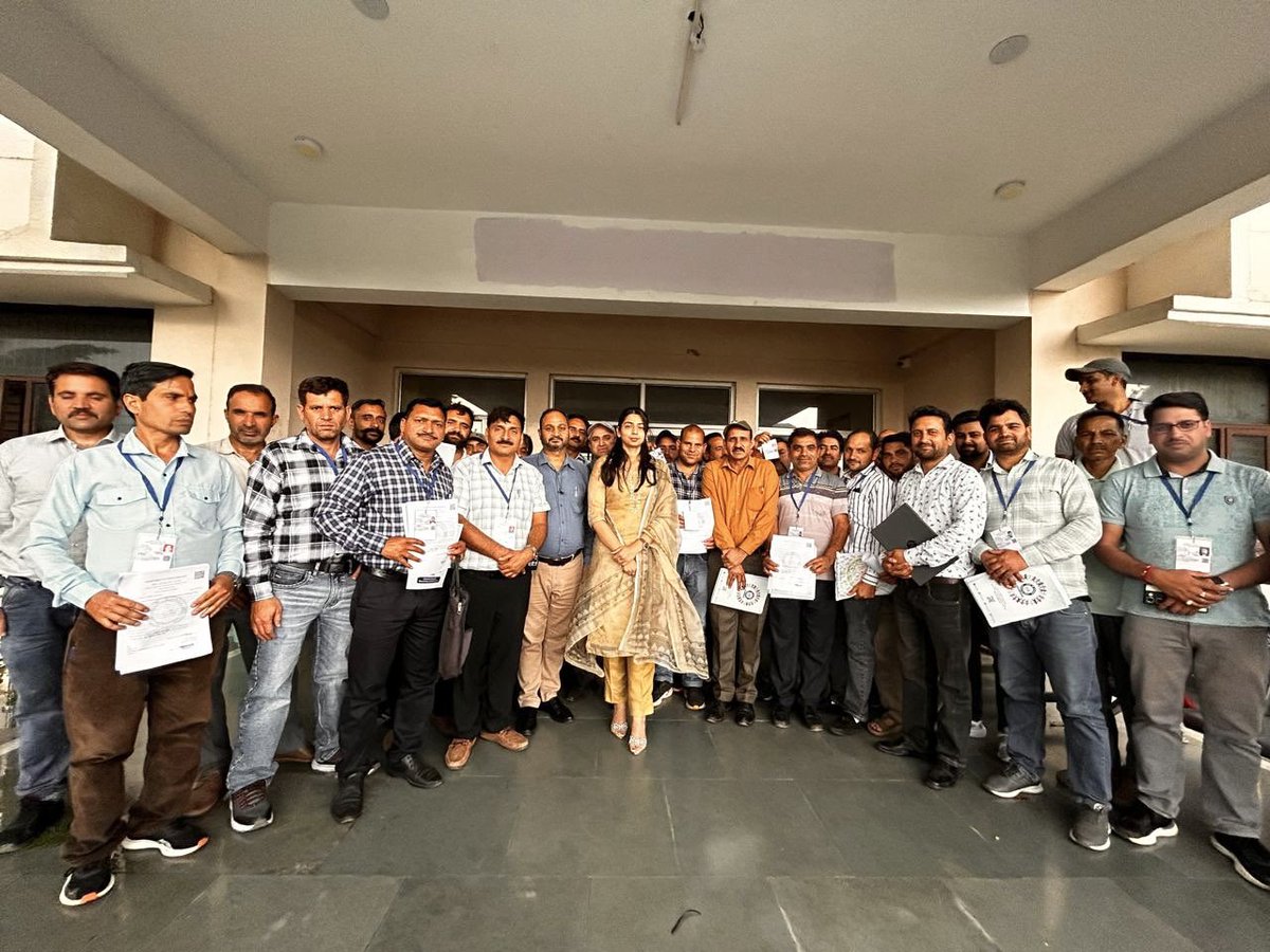 Mehak9999's tweet photo. Successfully wrapped up intensive training session with Census 2027 team . 

#NewAssingment
#NewExperience 

#Census2027 https://t.co/CPNekhQsiP
