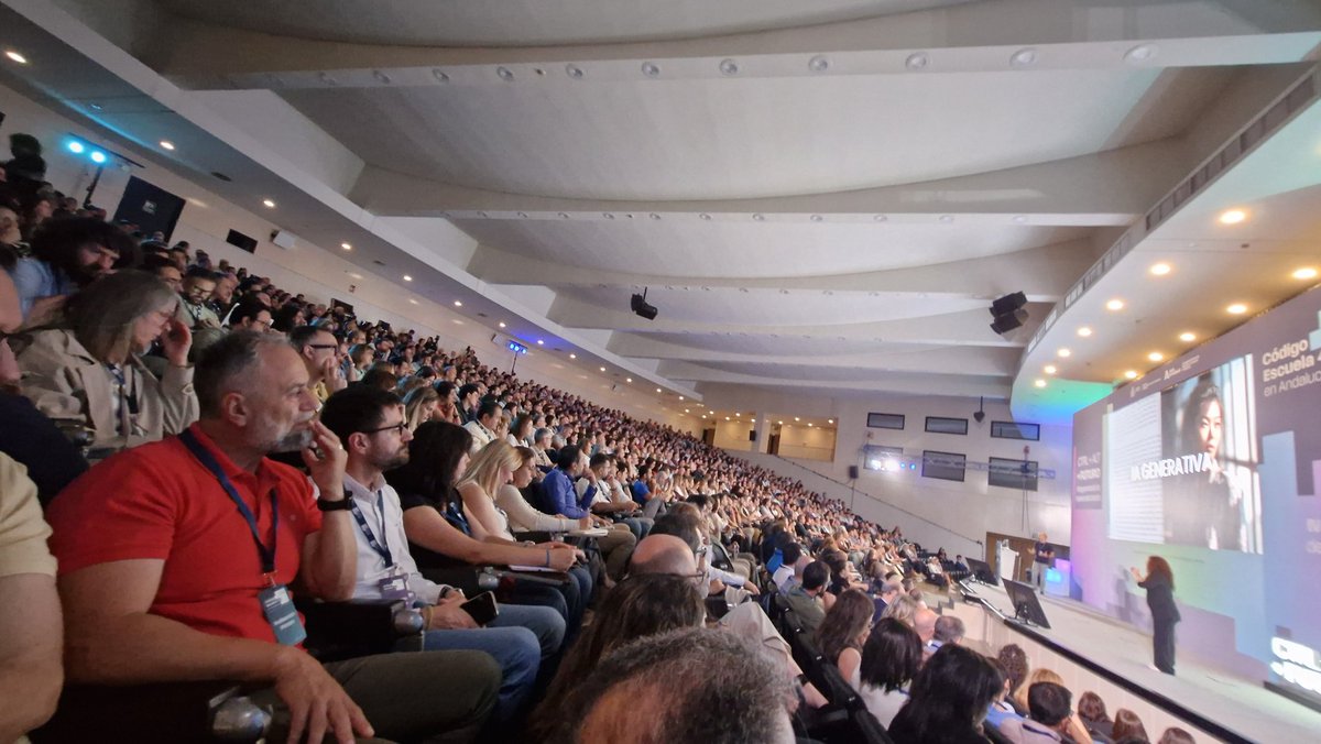 iesalbayzin's tweet photo. ¡Seguimos a la vanguardia! Nuestros profesores José Luis Rodríguez y Rafa Pérez representan al @iesalbayzin en el IV Congreso de Innovación Educativa Código Escuela 4.0 en Andalucía, de @EducaAnd

​Bajo el lema "CTRL + ALT + FUTURO", seguimos programando la nueva educación. 💻✨ https://t.co/x5TtPQYc5h