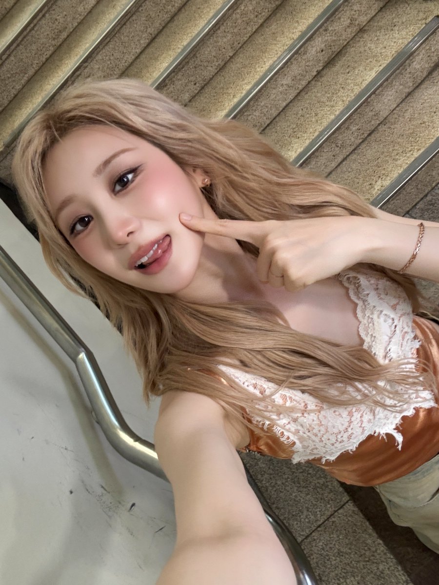 official_LCY's tweet photo. [📸]

#CHAEYEON_pic
└ 📸 #더시즌즈 - #성시경의고막남친

채연이만의 분위기로 가득 채운 밤 ✨
오늘 밤도 채연이 덕분에 행복 완료 𐙚♡

#이채연 #LEECHAEYEON
#TILLIDIE #NTOTD
#NoTearsOnTheDancefloor https://t.co/XcvNfzJTTs