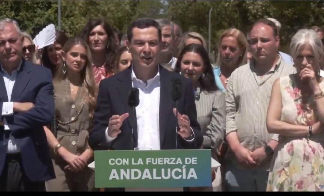 EmilioJ98961760's tweet photo. Esta mañana en #Sevilla, acompañando a @JuanMa_Moreno en el último acto de campaña.
El empujón definitivo para que #Andalucía siga teniendo un gobierno centrado en todos los andaluces.
#ConLaFuerzaDeAndalucía
#JuanmaPresidente
#VotaPP
#17M https://t.co/7eZ7kBq1vQ