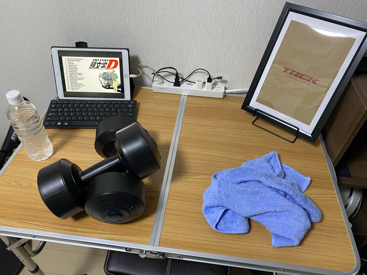 本日の筋トレ💪 ・腕立て伏せ 25回×4セット=100回 ・サイド・レイズ