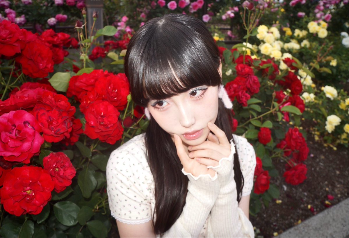aina_10_17's tweet photo. 花に囲まれても愛想は咲かなかった https://t.co/J9F4icY8QJ