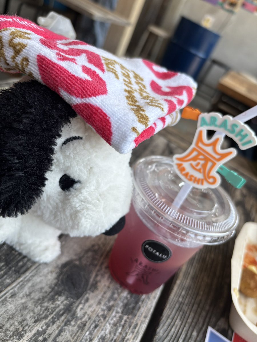 Naomi081011181's tweet photo. 2026.05.15
ドーム近くのPOTALUにカフェしに来たら嵐仕様💜💛❤️💚💙
メンバーカラーのドリンク🍹があってお祭り気分✨️ https://t.co/9Qijk9HpoL