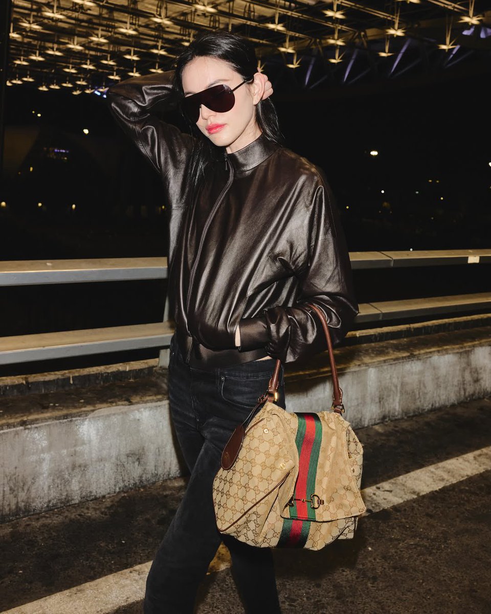 DavikahStand's tweet photo. @gucci Gucci Brand Ambassador “ใหม่ - ดาวิกา โฮร์เน่” เดินทางสู่มหานครนิวยอร์ก สหรัฐอเมริกา เพื่อร่วมชมแฟชั่นโชว์ Gucci Cruise 2027 @gucci 

#DavikahXGuccicore
#GucciCore
#ใหม่ดาวิกา #davikah https://t.co/zqC2By5otl